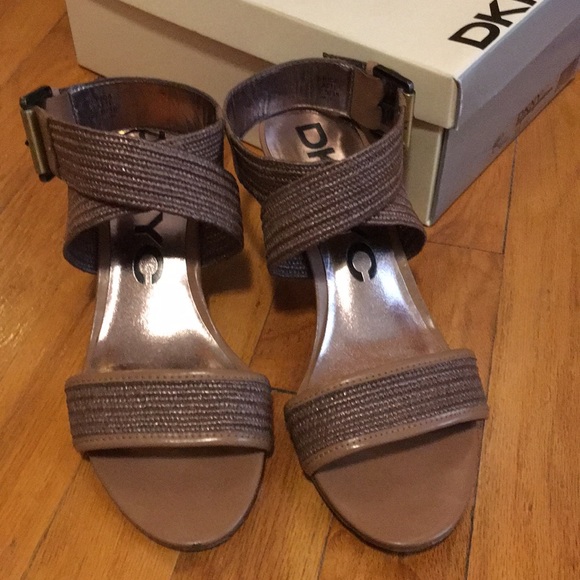 woven elastic sandals